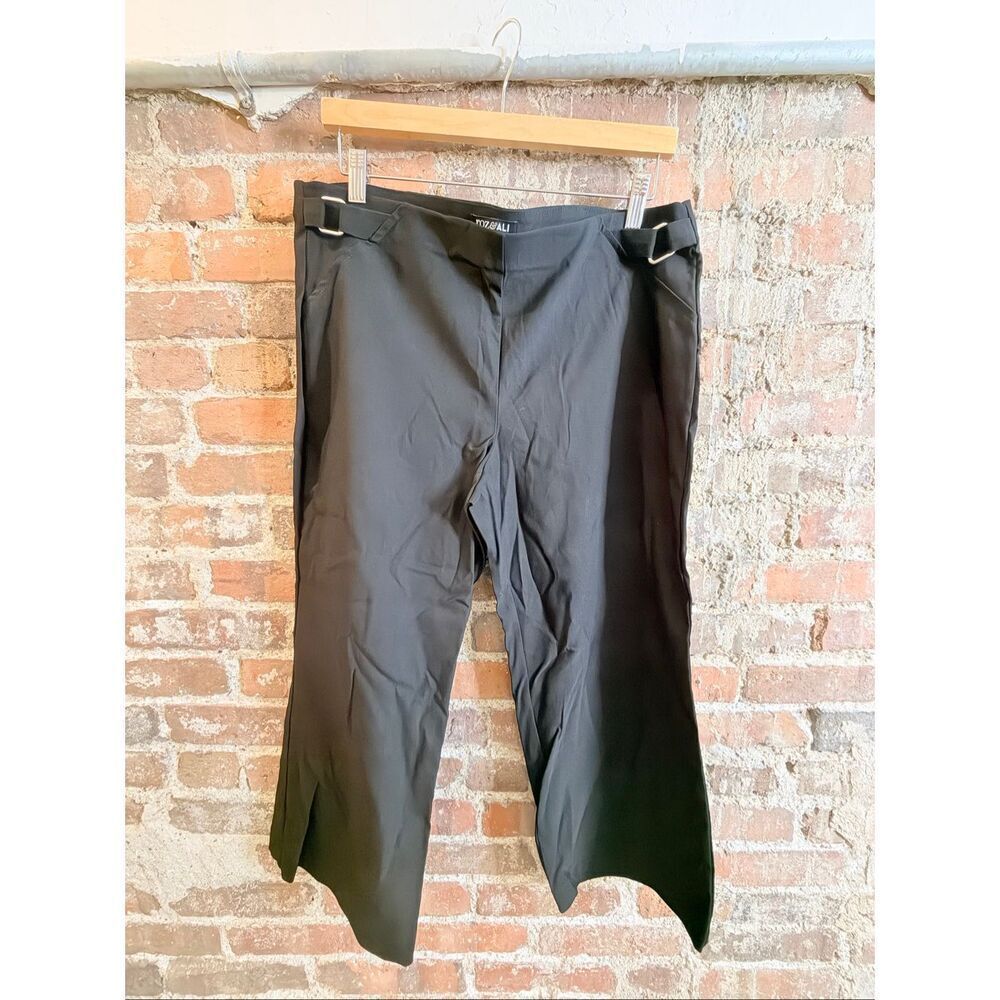 ROZ & ALI • Black Cropped Capri Dressy Slacks • Women Size 8